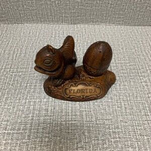 Vintage 1975 Treasure Craft Squirrel & Nut Florida Salt and Pepper Shakers